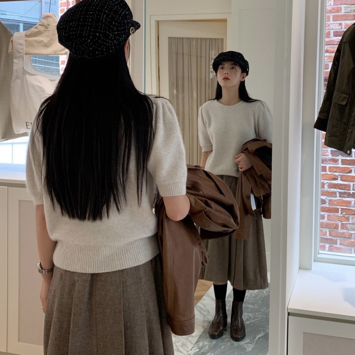 Demi-season elegant woolen skirt
