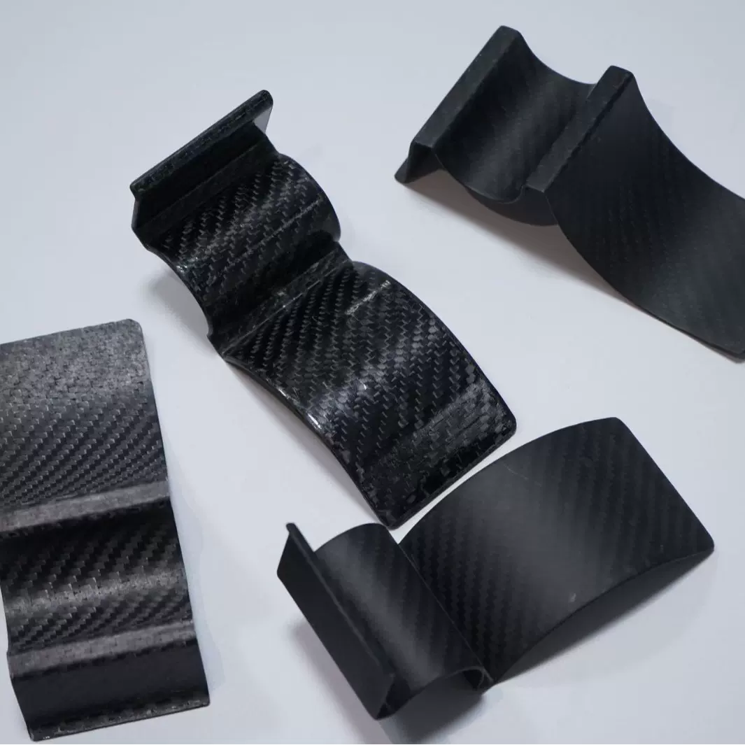 东莞厂家批发定制碳纤维汽车无人机异形配件轻量化碳纤维模压制品