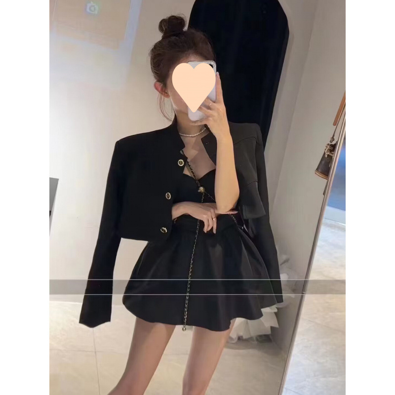 A complete set of petite size women's korean style new versatile chanel-inspired suit jacket and high-waisted slimming puff short skirt