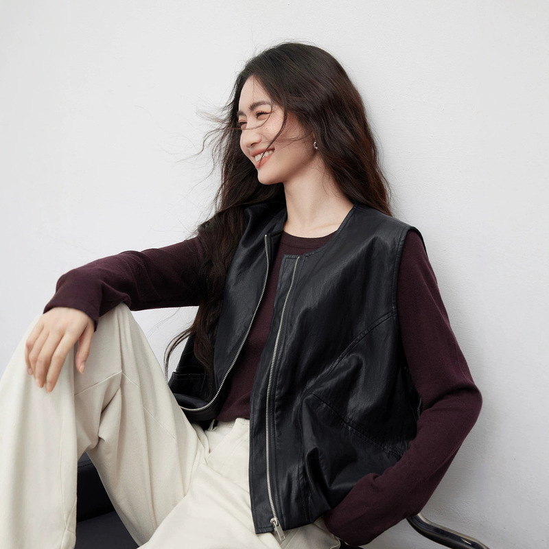 2026 Autumn/Winter Sleeveless PU Leather Vest for Women, Fashionable Round Neck Leather Jacket, Layered Top 2026 Autumn/Winter Sleeveless PU Leather Vest for Women, Fashionable Round Neck Leather Jacket, Layered Top