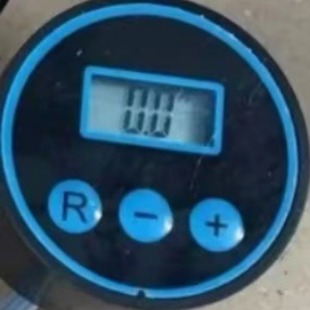 Car Air Pump 7.4V Air Pressure Gauge 7.4V Digital Display Gauge 12V Car Vacuum Cleaner Lcd Display Factory Direct Supply