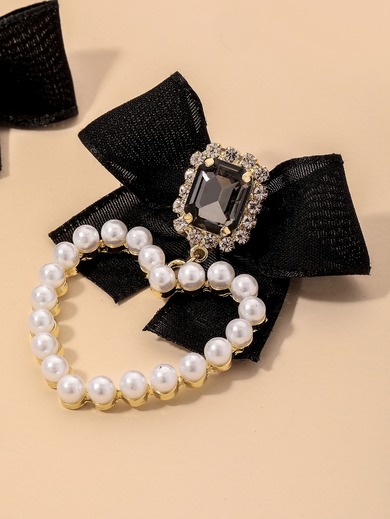 Fashion Black Pearl Diamond Velvet Bow Earrings display picture 5