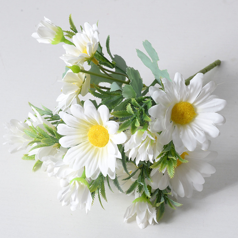 Artificial Flower Bundle Sun Chrysanthemum Silk Cloth Small Bouquet Daisy Dutch Chrysanthemum Photography Home Wedding Hotel Photography Artificial Flower Bundle Sun Chrysanthemum Silk Cloth Small Bouquet Daisy Dutch Chrysanthemum Photography Home Wedding Hotel Photography