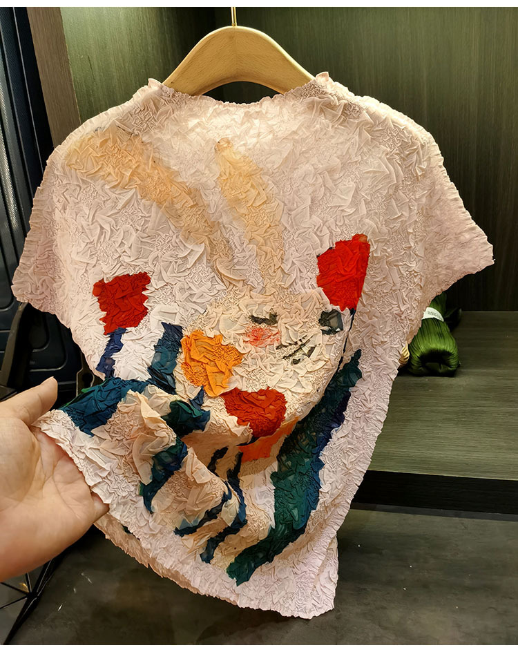 Áo thun nữ cổ tròn xếp ly in hình thỏ may mắn, tay ngắn thon gọn — Màu đen, Màu hồng, Màu trắng be chi tiết 16