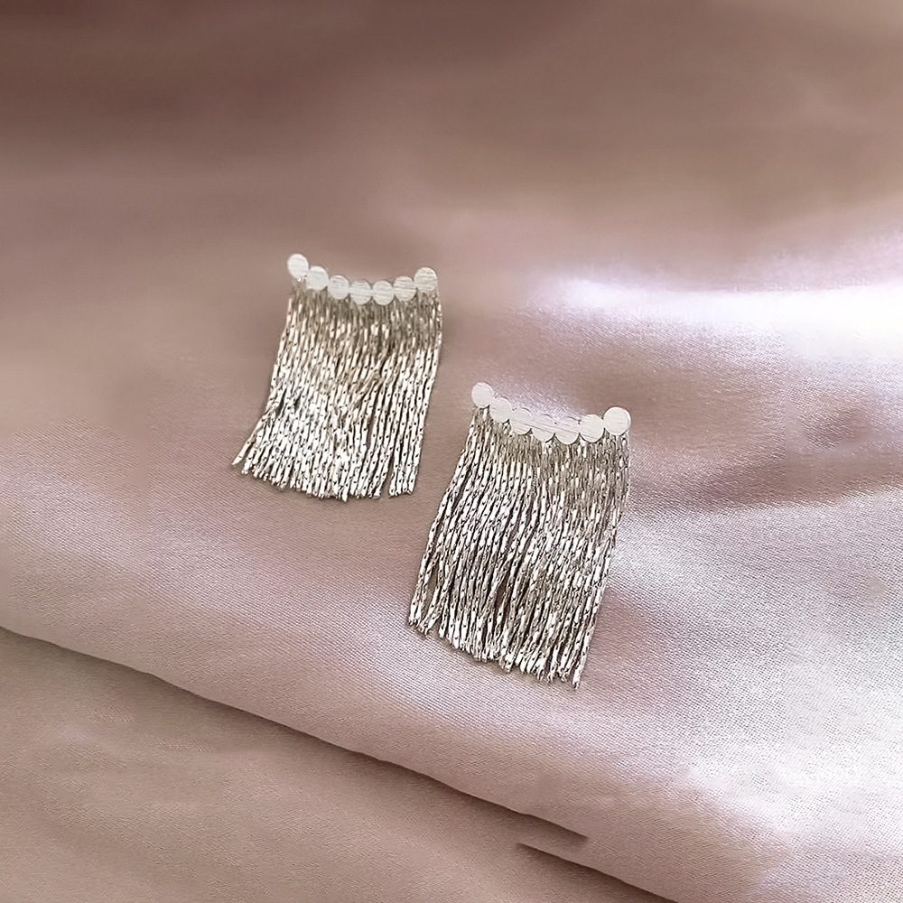 Aguja de plata-plata