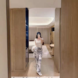 深圳南油2026春季新款复古百搭印花森林动物休闲裤女直筒拖地裤