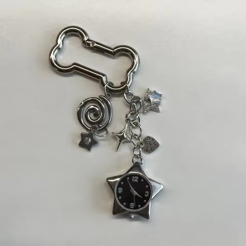 時計ヘッドペンダント〜サブカルチャーニッチデザインラブロック四つ葉のクローバースターテーブルチタン鋼ペンダントバッグ吊り装飾|undefined