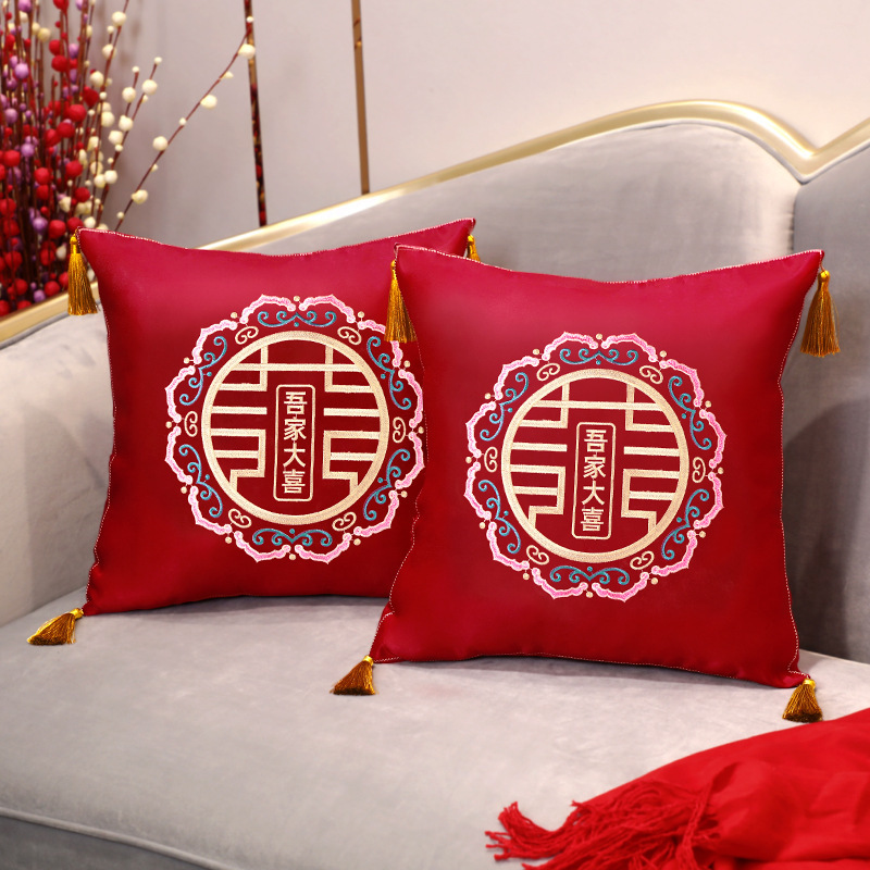 Wholesale Wedding Bed Press with Happy Words Embroidered Pillow Wedding Room Living Room Sofa Red Pillow Drop Shipping