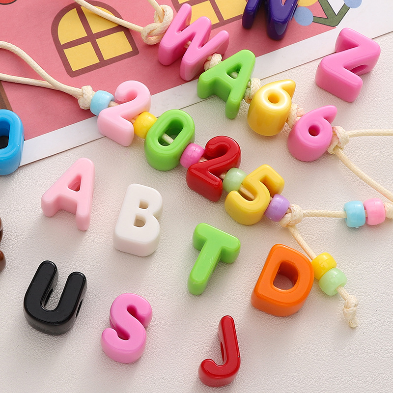 10個のアクリルの大きい穴のデジタルのアルファベットの玉の部品のdiyの手作りのブレスレットの携帯電話のチェーンの装飾品の部品