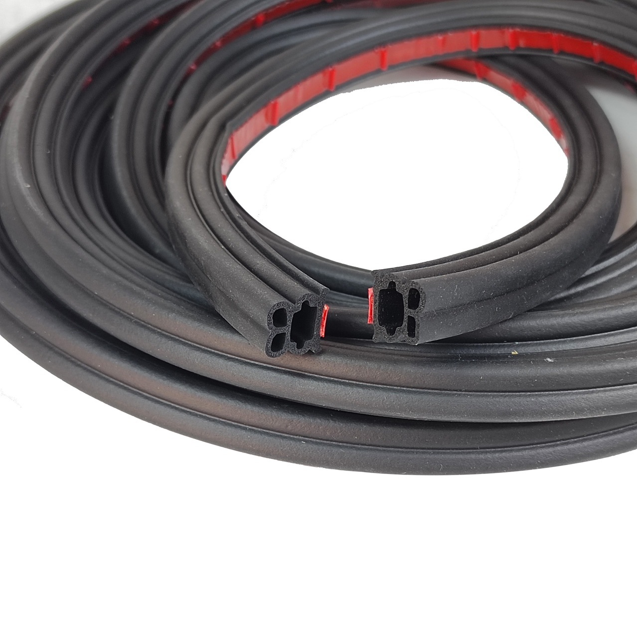 供应汽车密封条门缝车门隔音降噪边框后备箱防水防风胶条带背胶