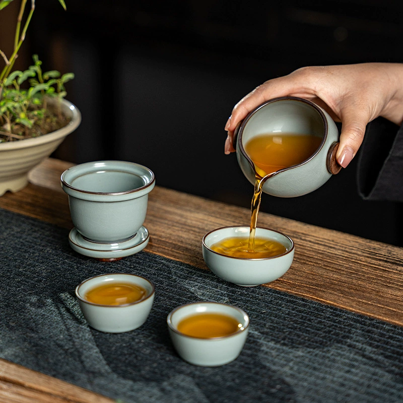 Handheld travel tea set for traveling, ceramic teapot