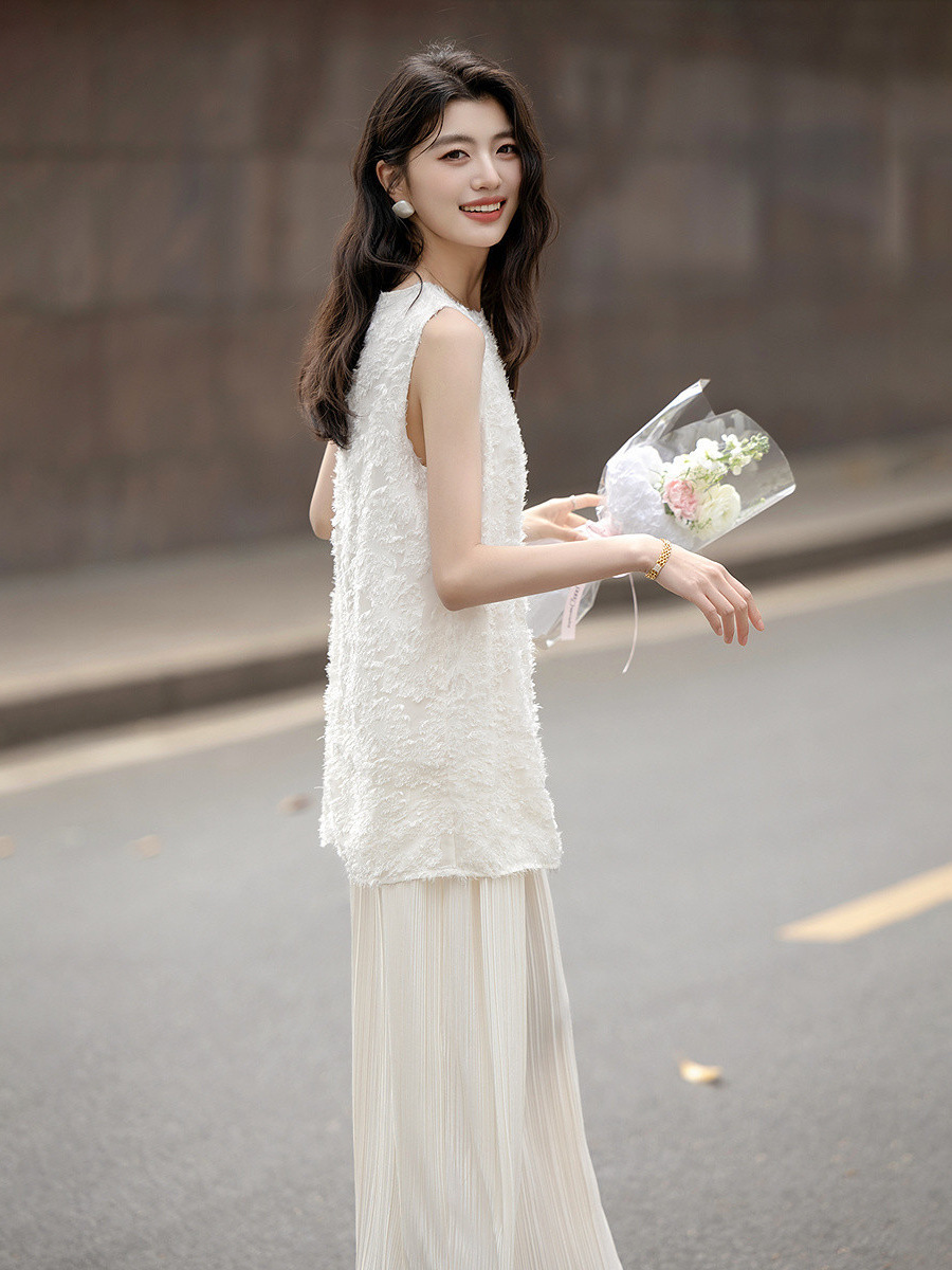 Đầm suông nữ midi phong cách Pháp, thiết kế giả hai lớp, dáng thẳng không eo, xếp ly nhẹ — Hạnh nhân trắng