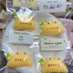 小紅書と同じスタイルのピンチおもちゃ、三陽開泰子猫ホーンクロワッサン、ピンチ泥子羊ペンダントおもちゃ、ピンチおもちゃ