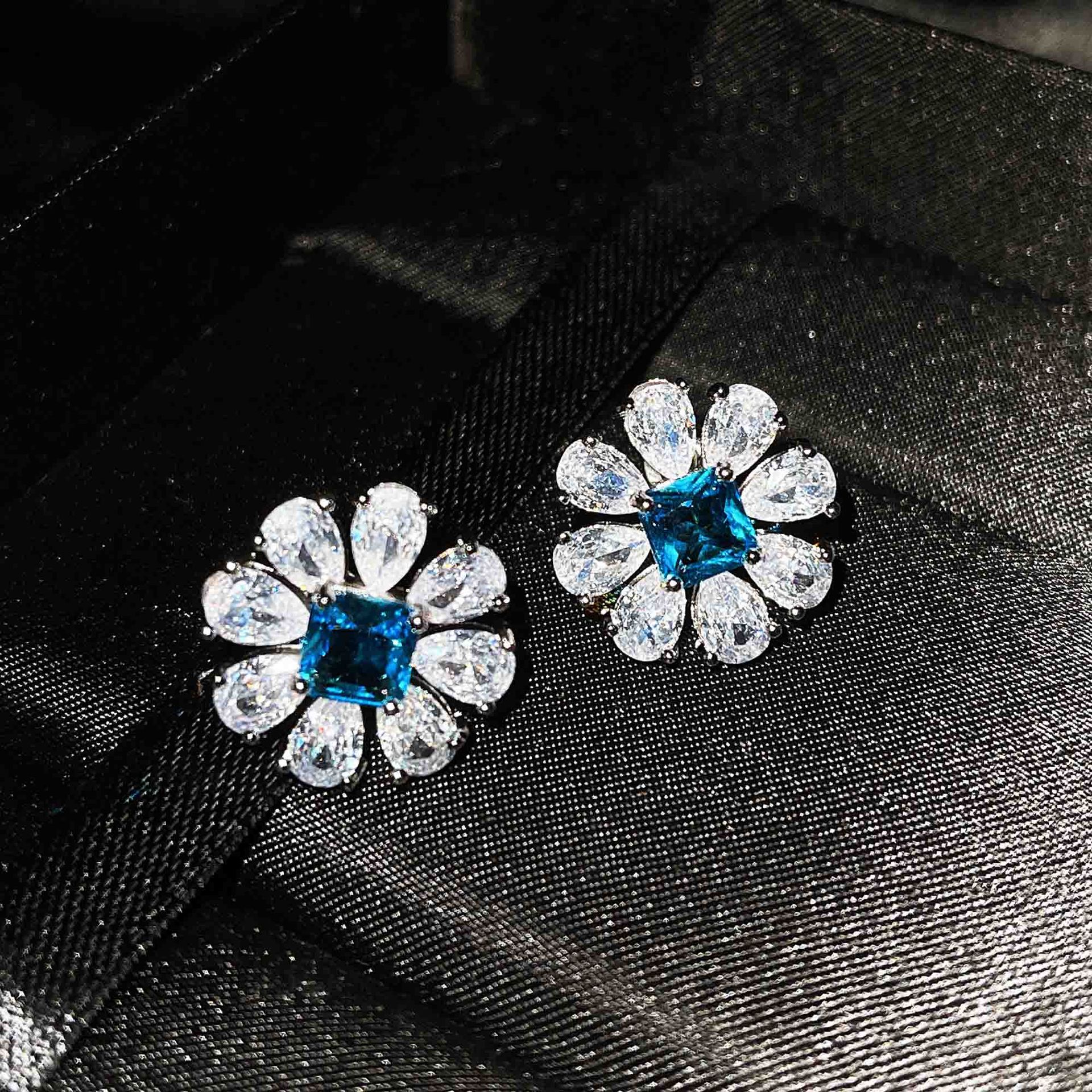 Schmuck Nachahmung Natürlicher Blauer Topas Halskette Diamant Ohrringe Ring Anhänger display picture 10