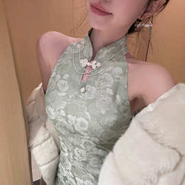 新中式国风清冷感绿色改良旗袍性感风情万种绝美挂脖连衣裙女夏季