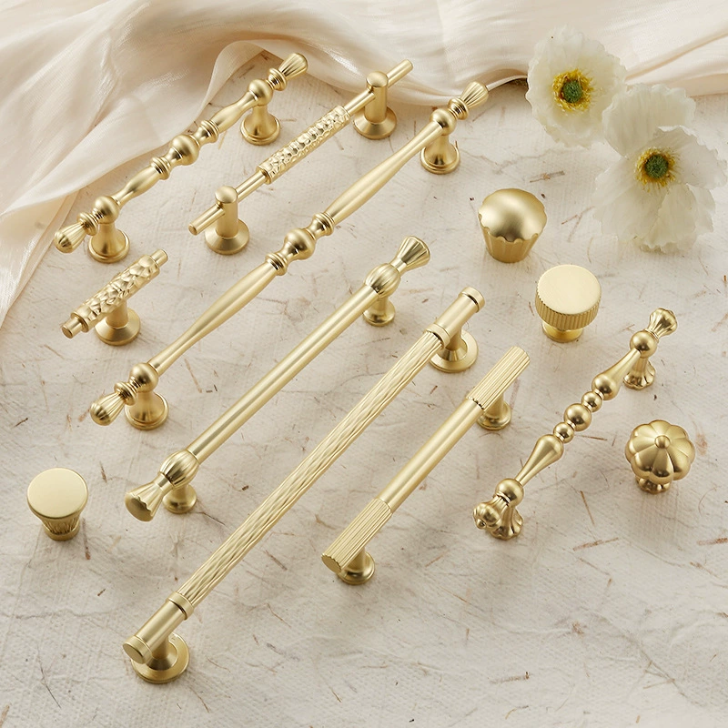 Легкий роскошный шкаф для гардероба во французском стиле Шкаф в американском стиле с круглой ручкой Ящик из цинкового сплава Золотая медь Натуральный цвет Маленькая ручка с одним отверстием