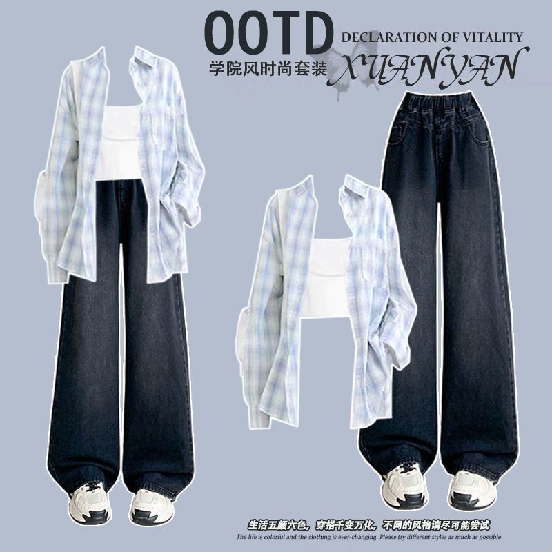Fashion suit # Korean-style blue plaid sunscreen shirt, casual and loose-fitting, paired with black straight-leg jeans