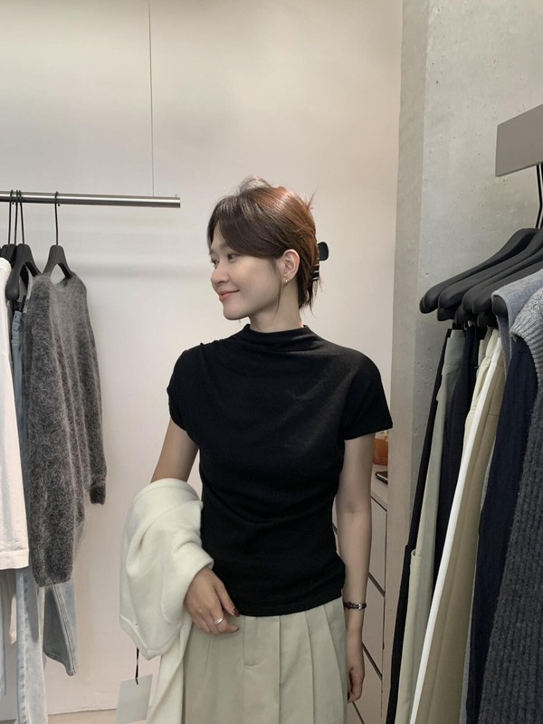 MISS密思家早秋韩系简约穿搭设计感褶皱半高领短袖针织衫女98102|undefined