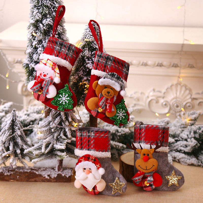 Nuevas decoraciones de Navidad calcetines de Navidad árbol de Navidad colgante pequeño tamaño tridimensional tela a cuadros viejo hombre muñeca calcetines de Navidad