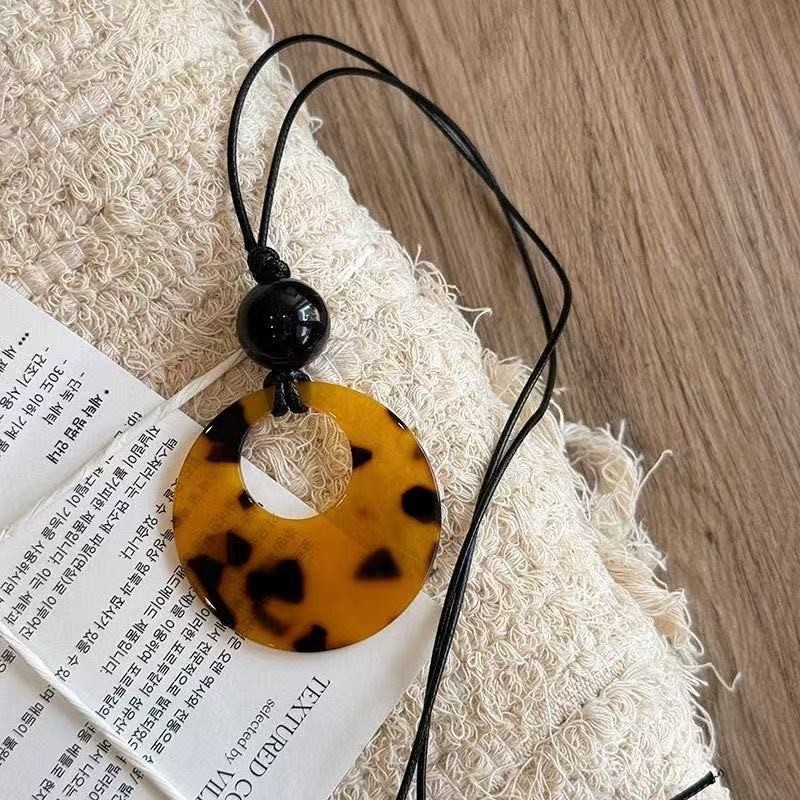 브라운 레오파드 프린트 목걸이