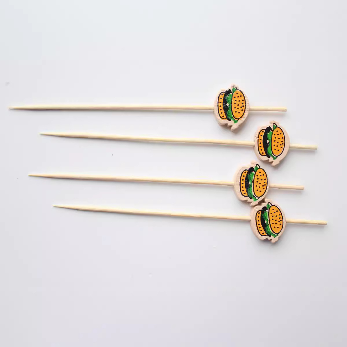 Directo de fábrica al por mayor creativo fruta palo fruta enchufe desechable bambú niños dibujos animados hamburguesa fija cóctel decorativo