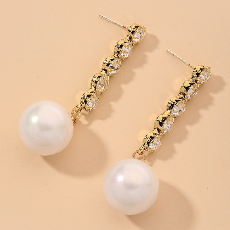 Retro Diamond Pearl Long Earrings display picture 3