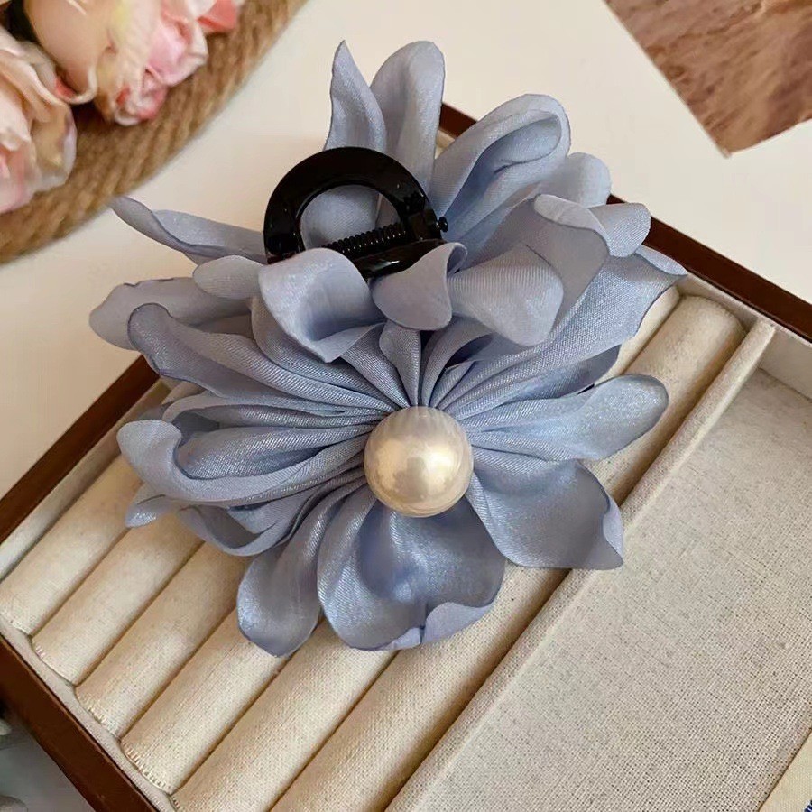 Blue crab pin, flowered