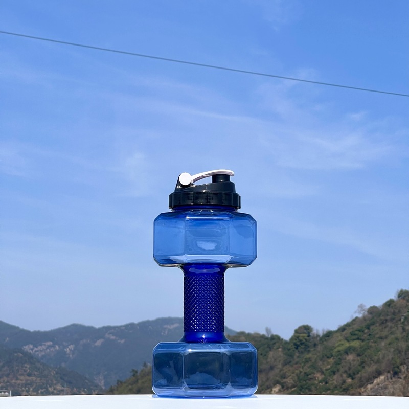 クリエイティブダンベルウォーターカップ フィットネス用注水可能プラスチックカップ 2.2L大容量 アウトドアウォーターボトル クリエイティブフィットネスウォーターカップ|undefined