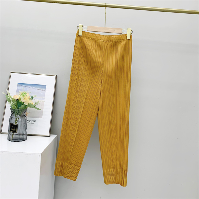 흙 같은 노란색