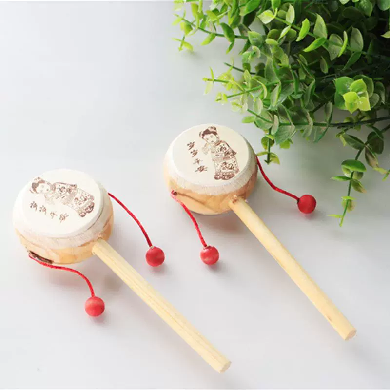 Детская погремушка Маленькая ручка из бревен ручка