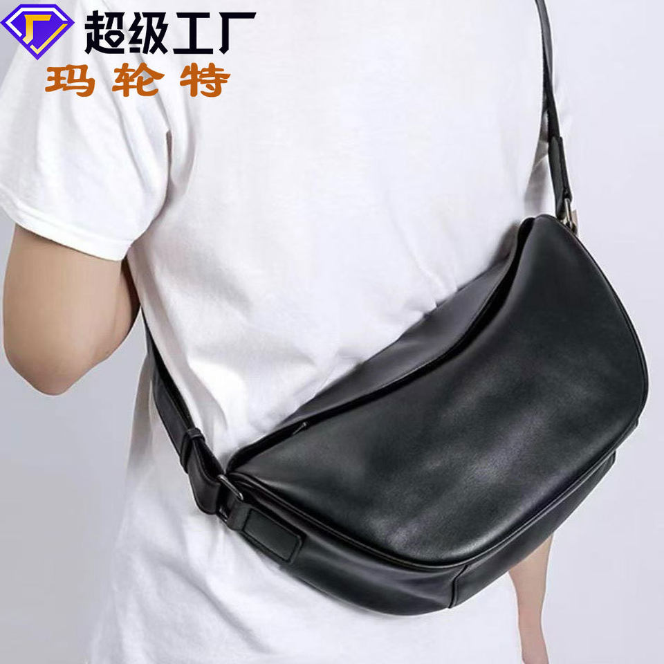 Túi đeo chéo nam da bò thật lớp đầu, kiểu dáng thời thượng cao cấp, dung tích lớn, đeo vai chéo — màu đen