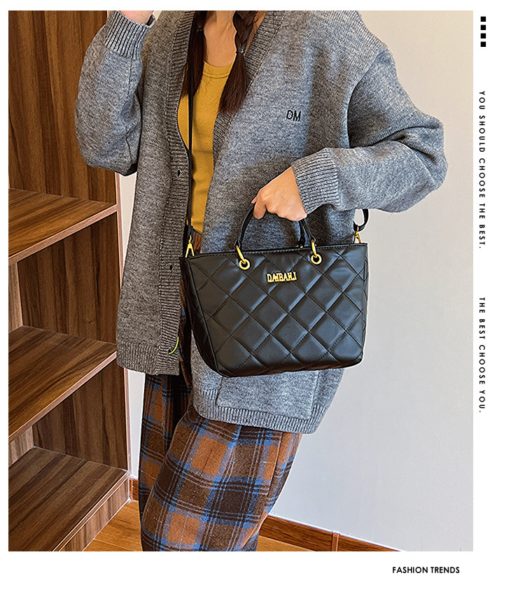2023 Winter New Lingge Large Capacity Bag Women's Fashion Versatile One Shoulder Commuter Crossbody Tote Bag_voghion.com