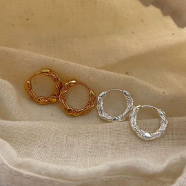 项链;耳钉;戒指