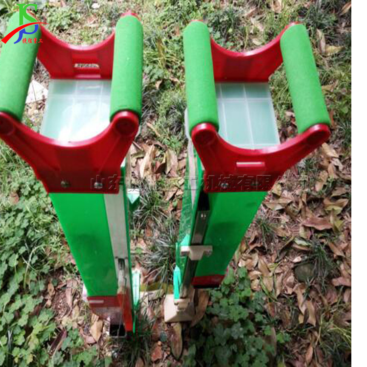 手推式滚轮播种机 小型玉米大豆种植机 农用田地谷物杂粮点播机