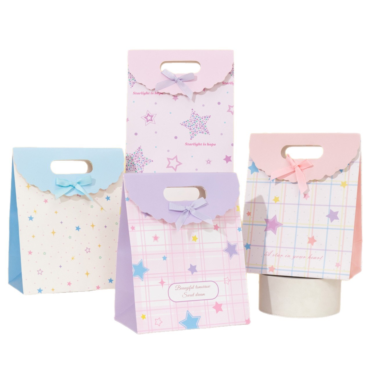 Bolsos de arco de dibujos animados con tapa plegable, bolsas de regalo de cartón blanco, bolsas de regalo de cumpleaños para niños