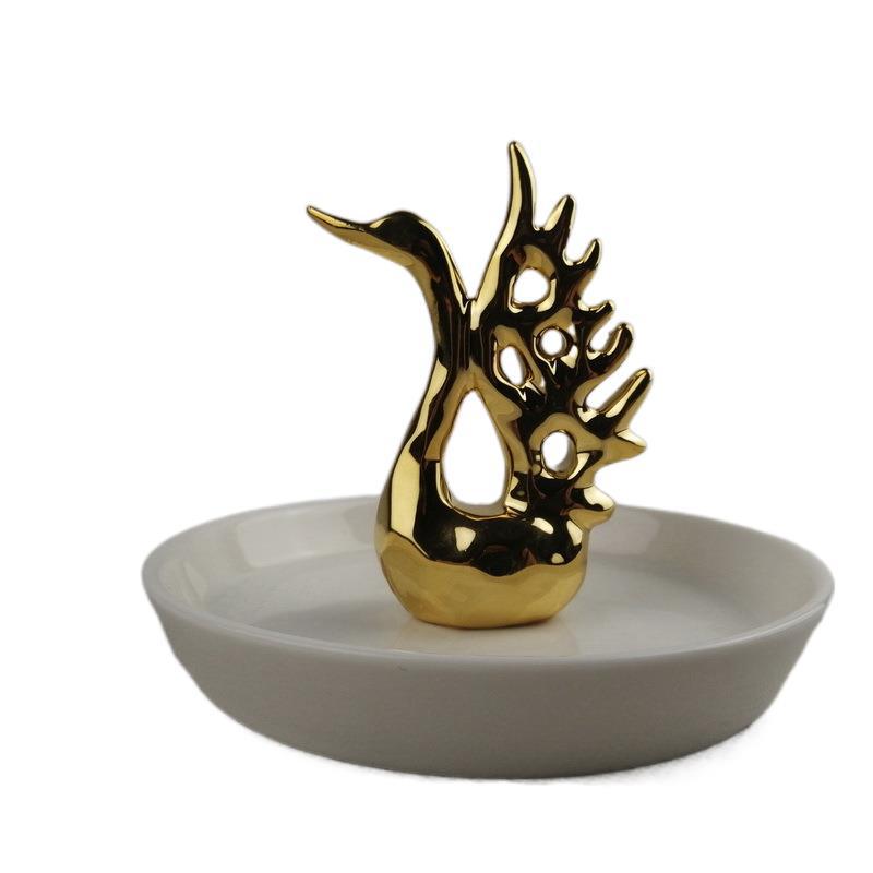 Plato de almacenamiento para el hogar de estilo europeo Plato de almacenamiento de joyas de animales de oro Plato de anillo Plato de joyería de animales chapado en oro de cerámica