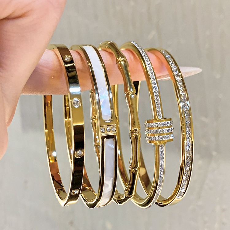 Cielo estrellado pequeña cintura pulsera de acero de titanio mujer de alto grado sentido llano anillo pulsera luz nicho de lujo