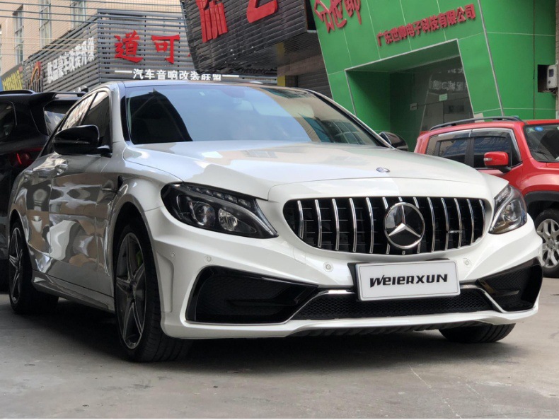 Applicable to 15-21 Mercedes-Benz C- Class W205 to Carlson's front bumper, the middle net wing flap surrounds the rear lip tail throat