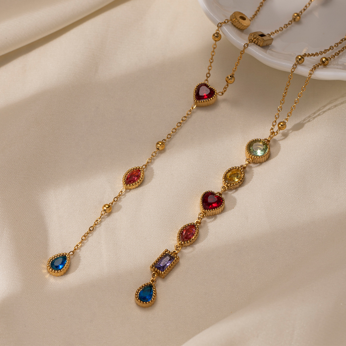 Alta Europa y los Estados Unidos Acero inoxidable transfronterizo Collar de color Zircon Lingerie Colgante de lujo largo Ti cadena de clavícula no se desvanece