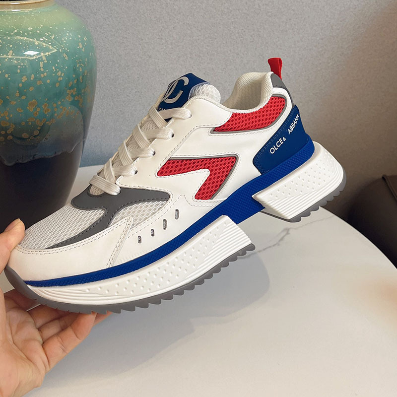 Comercio exterior Marca de moda europea Zapatos de hombre y mujer Nueva plataforma plana de cuero genuino Zapatos de pan de costura Zapatos casuales de pareja deportiva