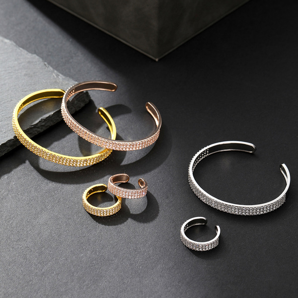 Fashionable bracelet with zircon