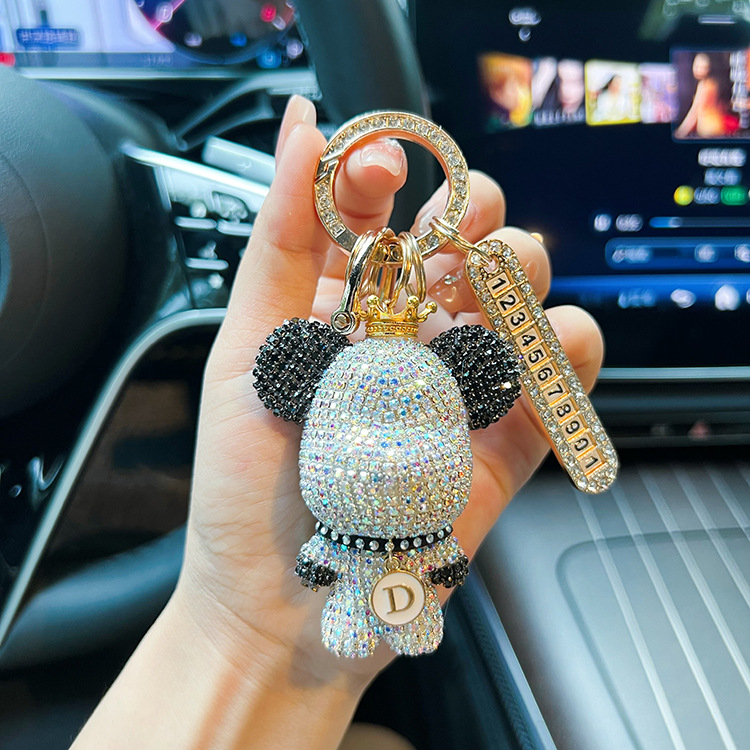 Elemento de panda creativo, diamante, oso violento, llavero, letras opcionales, placa de matrícula anti-pérdida, llavero de automóvil, regalo