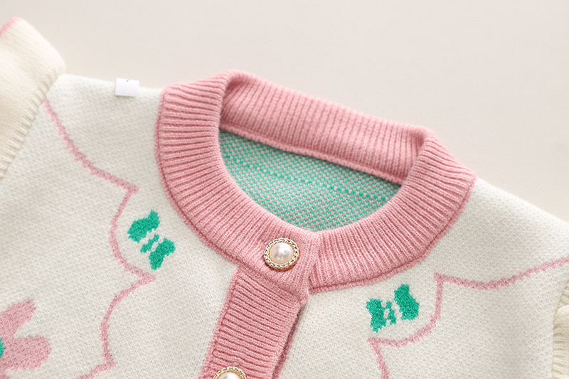 Flickset med stickad kofta och plisserad kjol_voghion.com