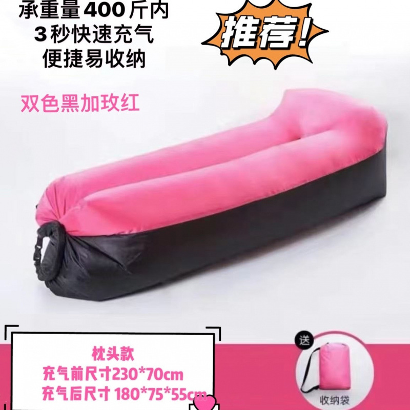 블랙과 로즈 레드 컬러의 매칭 베개