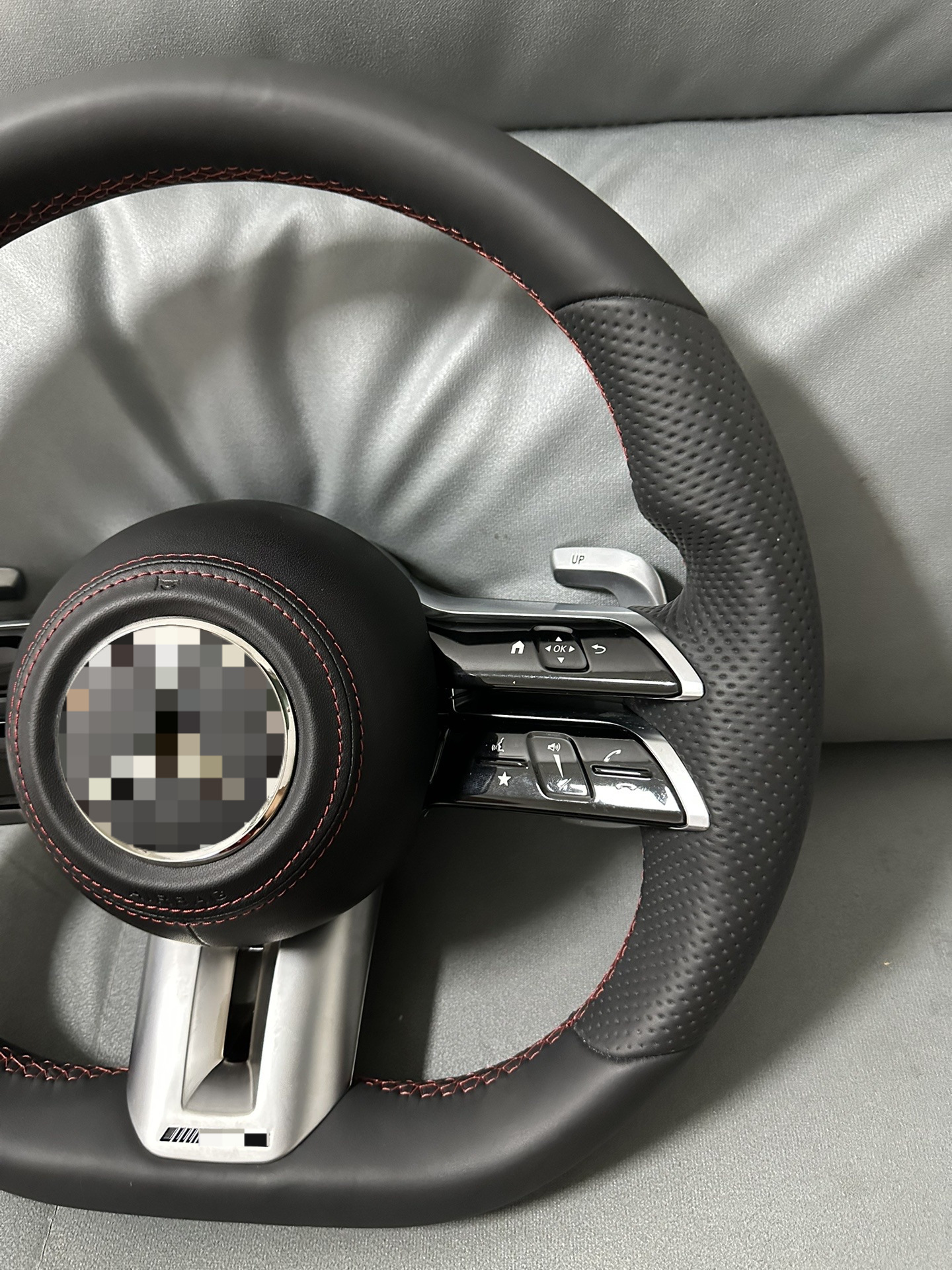 Suitable for Mercedes-Benz AMG carbon fiber steering wheel modification with cowhide, Mercedes-Benz Dragonfly model, can be upgraded and includes nationwide installation