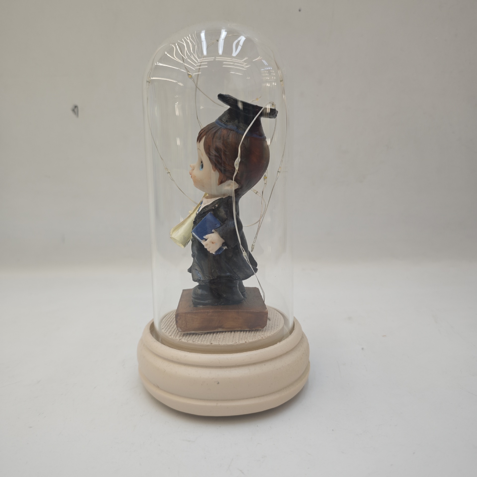 Decoración de regalos transfronterizos pequeños doctores con lámparas cubierta de vidrio decoración pareja amigos muñeca mesa