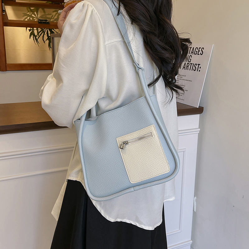 Bolso de axila popular de este año 2025 verano nuevo bolso femenino moda patrón de lichi bolso de hombro de color de contraste