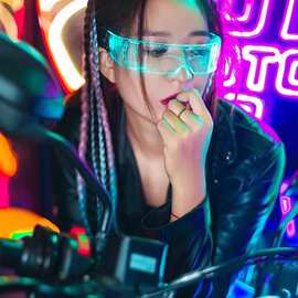 赛博朋克七彩发光眼镜科幻酒吧蹦迪科技感表演道具朋克发光眼镜