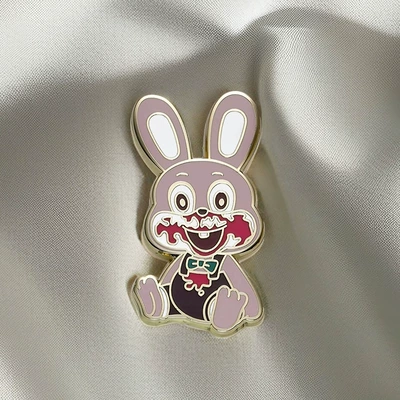 Game Peripheral Silent Hill Brooch Cute Cartoon Pink Rabbit Metal Brooch Collar Backpack Decoration (Yaxa sancaqları) - gold