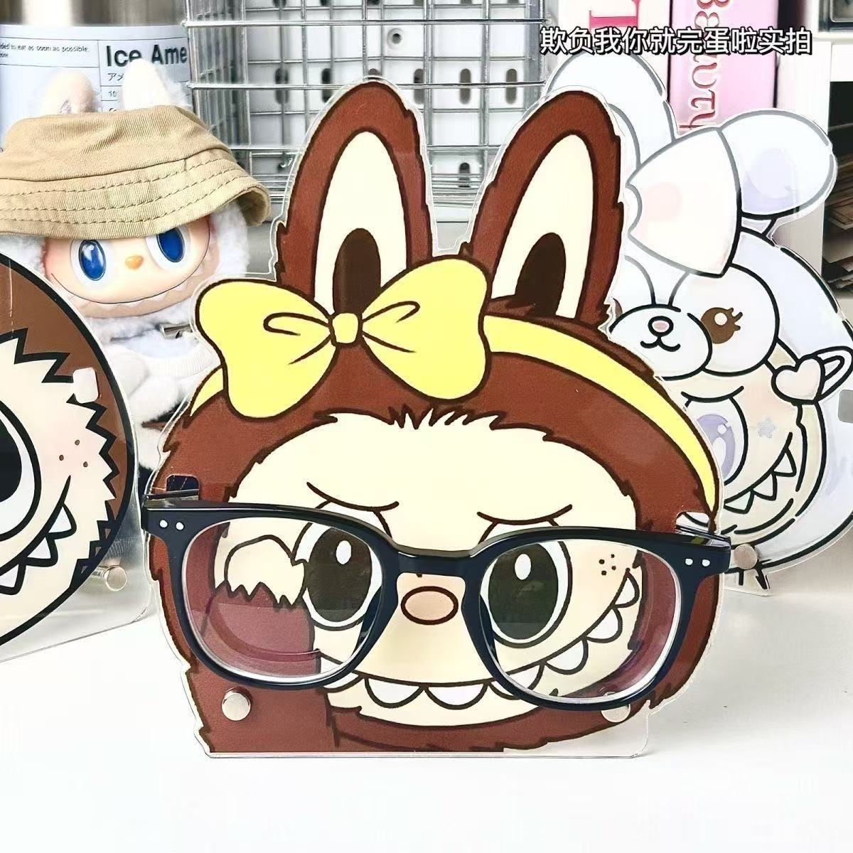 Pequeño libro rojo con el mismo estilo Sanrio kt cat Pacha marco de almacenamiento de gafas de perro lindo adorno de escritorio acrílico de alto valor image 17